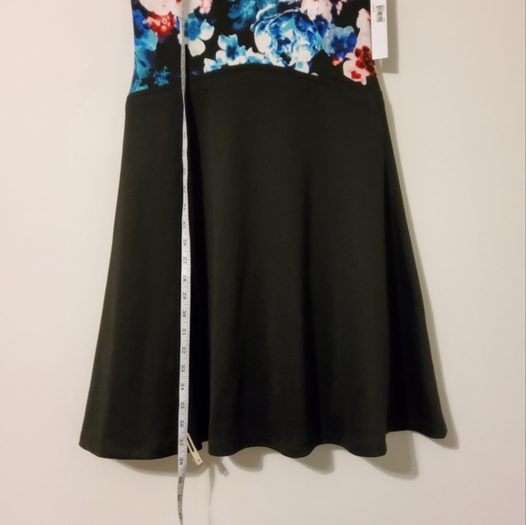 NWT!  Adorne Floral Print Cap Sleeve Stretch Fit & Flare Dress Roundneck Size 4 - Picture 4 of 9